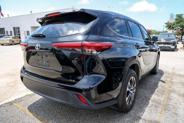 used 2023 Toyota Highlander car, priced at $40,998
