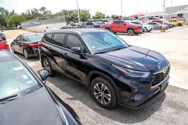 used 2023 Toyota Highlander car, priced at $40,998