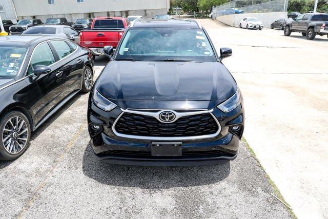 used 2023 Toyota Highlander car, priced at $40,998