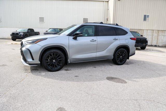 used 2023 Toyota Highlander car, priced at $40,998