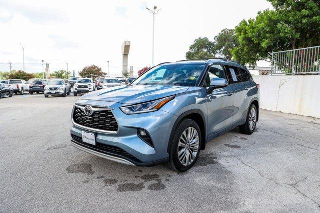 used 2022 Toyota Highlander car, priced at $38,792