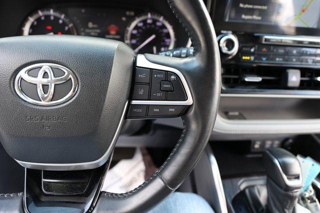 used 2022 Toyota Highlander car, priced at $38,792