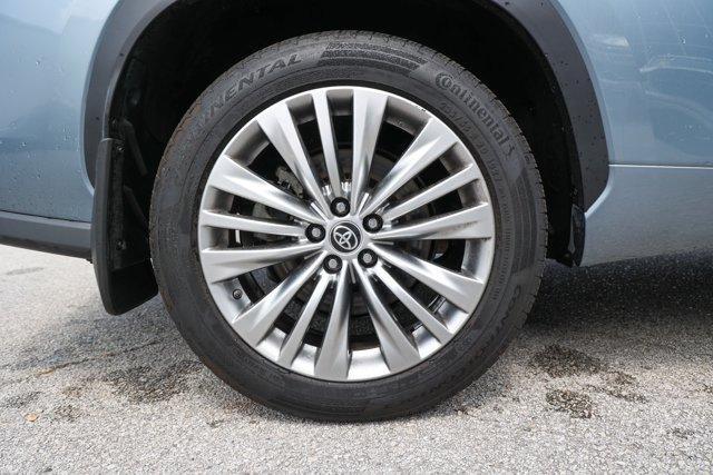 used 2022 Toyota Highlander car, priced at $40,995