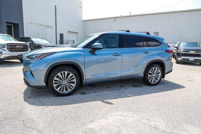used 2022 Toyota Highlander car, priced at $40,995