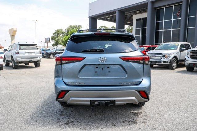 used 2022 Toyota Highlander car, priced at $40,995
