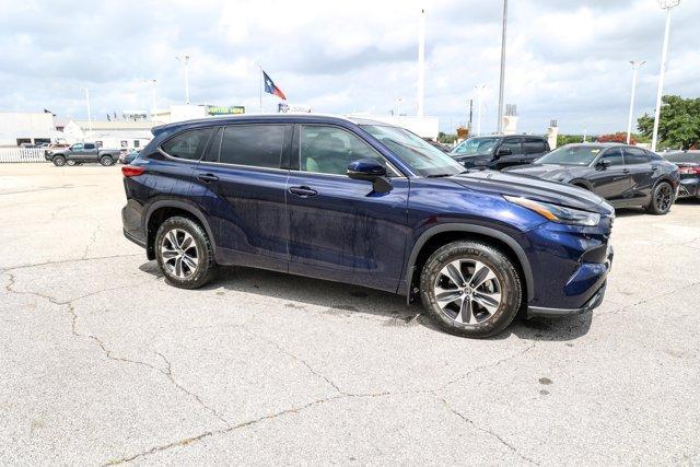 used 2022 Toyota Highlander car, priced at $38,998