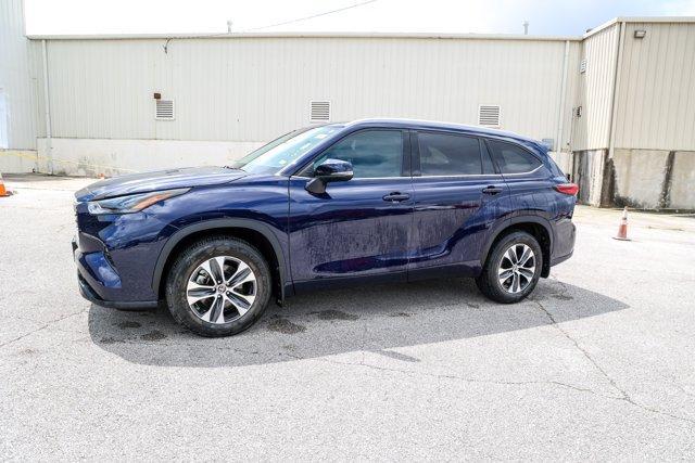 used 2022 Toyota Highlander car, priced at $38,998