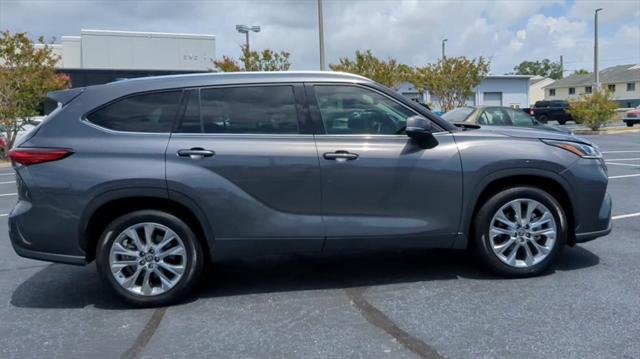 used 2021 Toyota Highlander car, priced at $31,800