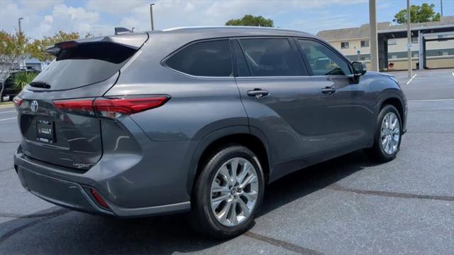 used 2021 Toyota Highlander car, priced at $31,800