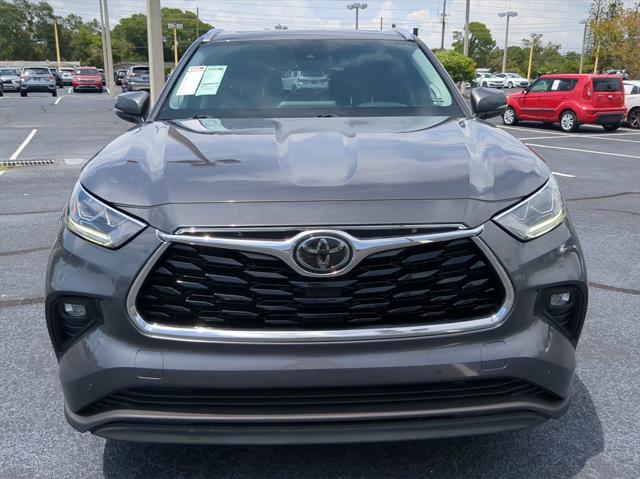 used 2021 Toyota Highlander car, priced at $31,800