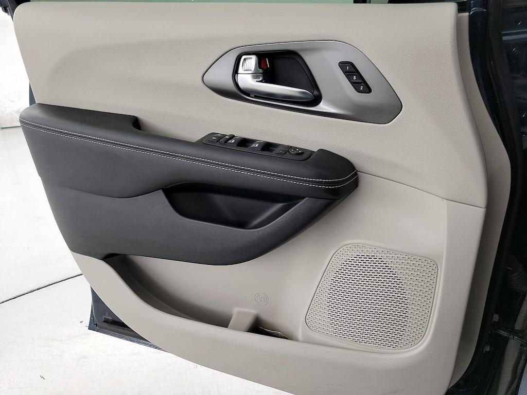used 2023 Chrysler Pacifica car, priced at $36,998