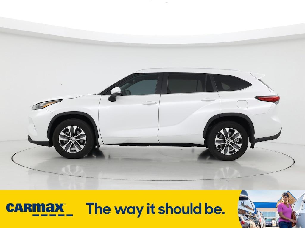 used 2023 Toyota Highlander car, priced at $40,998