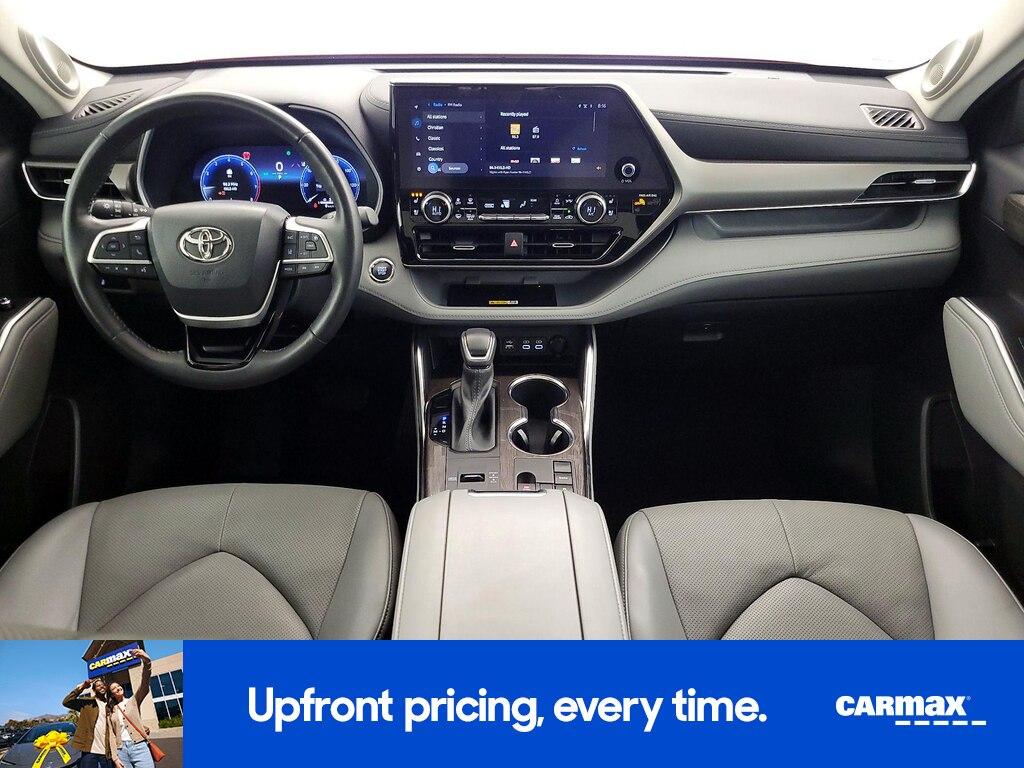 used 2023 Toyota Highlander car, priced at $40,998