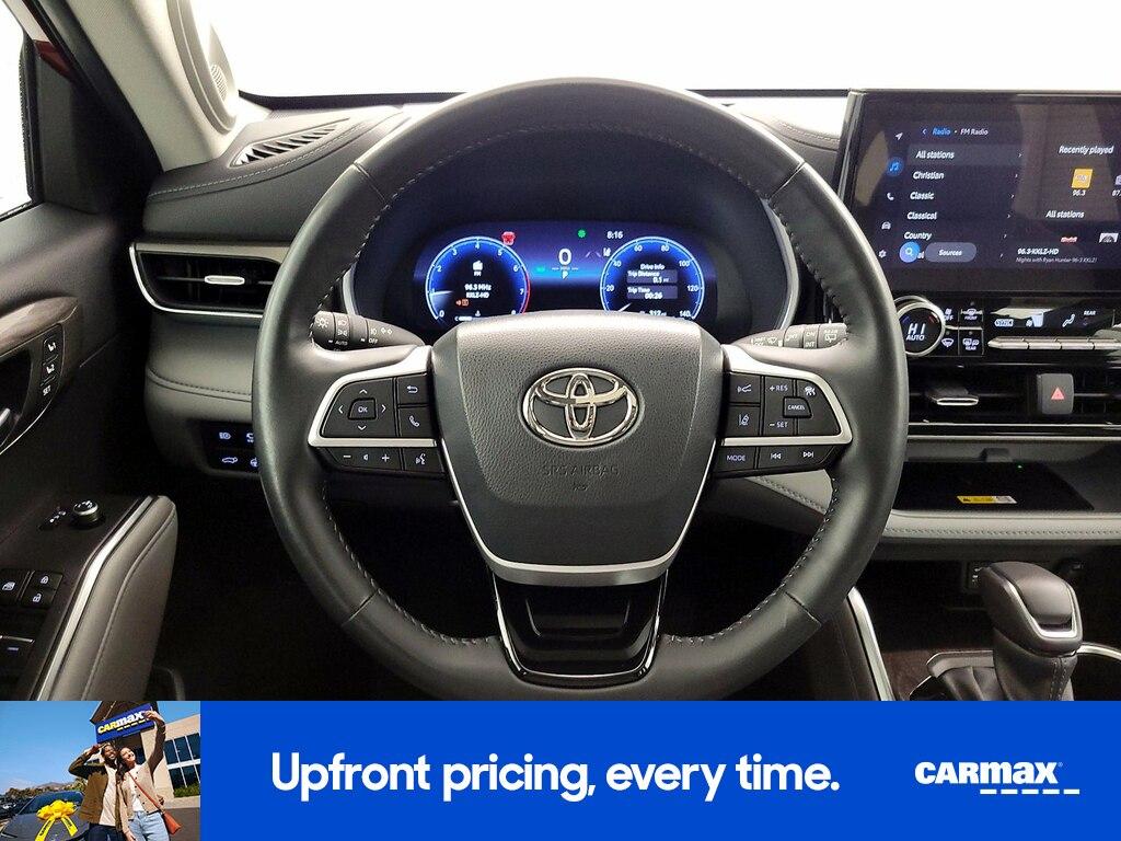 used 2023 Toyota Highlander car, priced at $40,998
