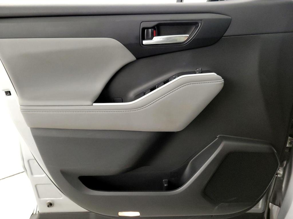 used 2020 Toyota Highlander car, priced at $31,998