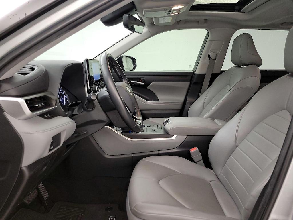 used 2020 Toyota Highlander car, priced at $31,998