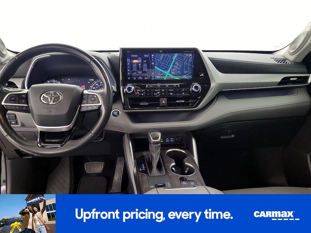 used 2022 Toyota Highlander car, priced at $34,998