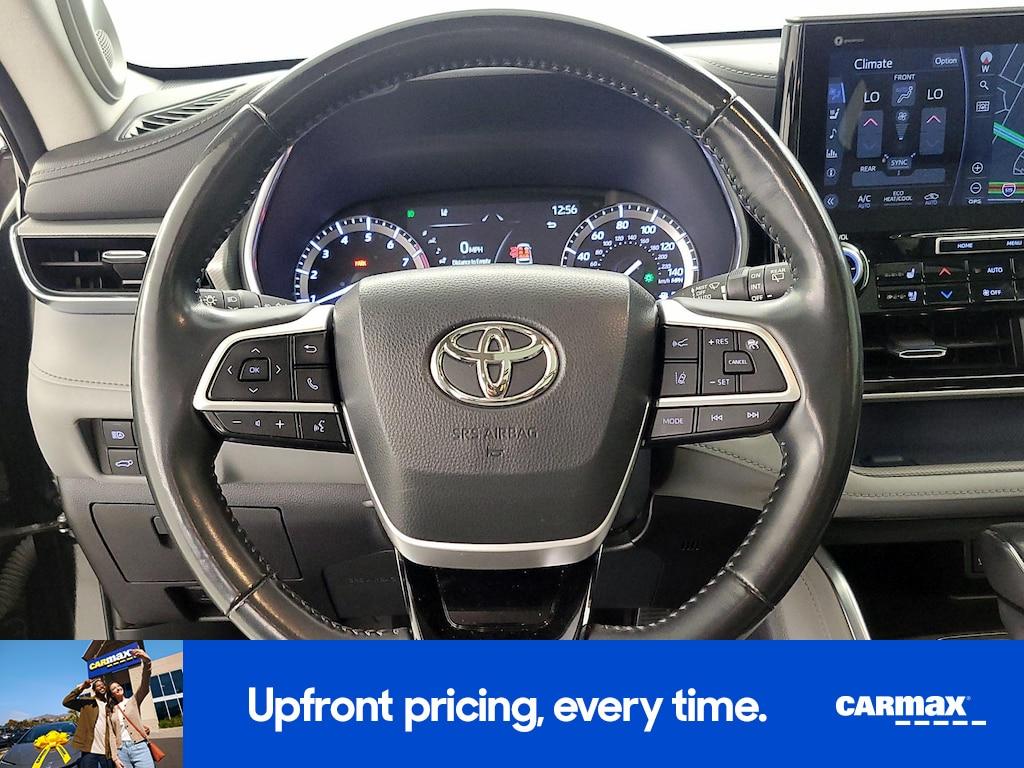 used 2022 Toyota Highlander car, priced at $34,998