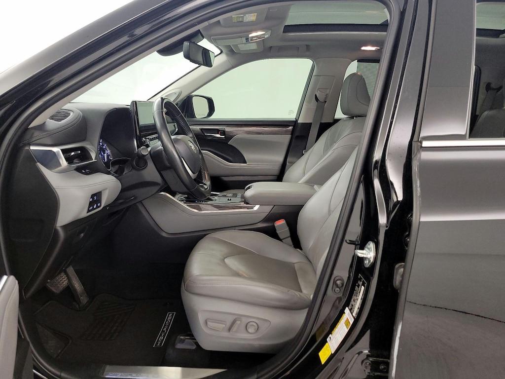 used 2022 Toyota Highlander car, priced at $34,998