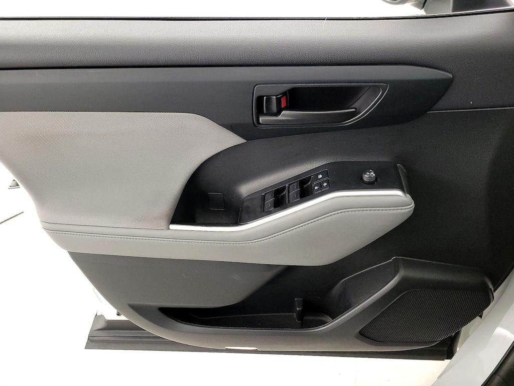 used 2022 Toyota Highlander car, priced at $31,998