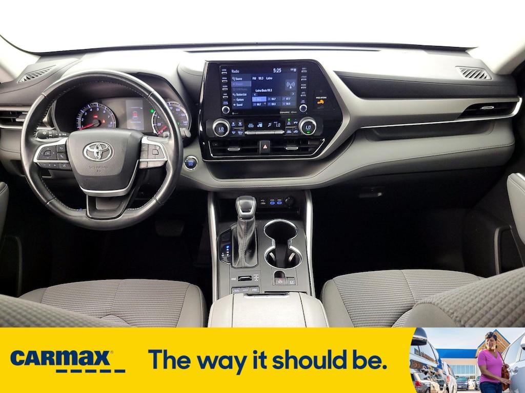 used 2022 Toyota Highlander car, priced at $31,998