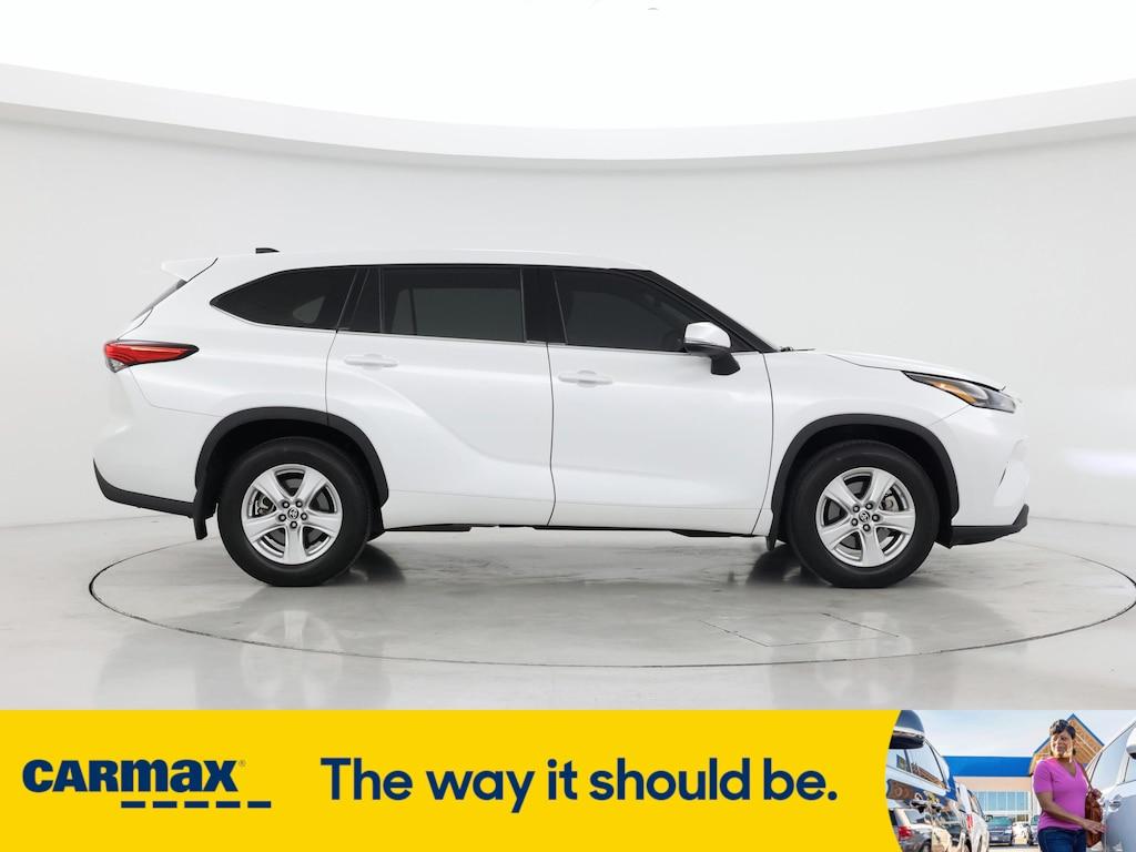 used 2022 Toyota Highlander car, priced at $31,998