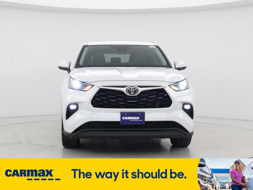 used 2022 Toyota Highlander car, priced at $31,998