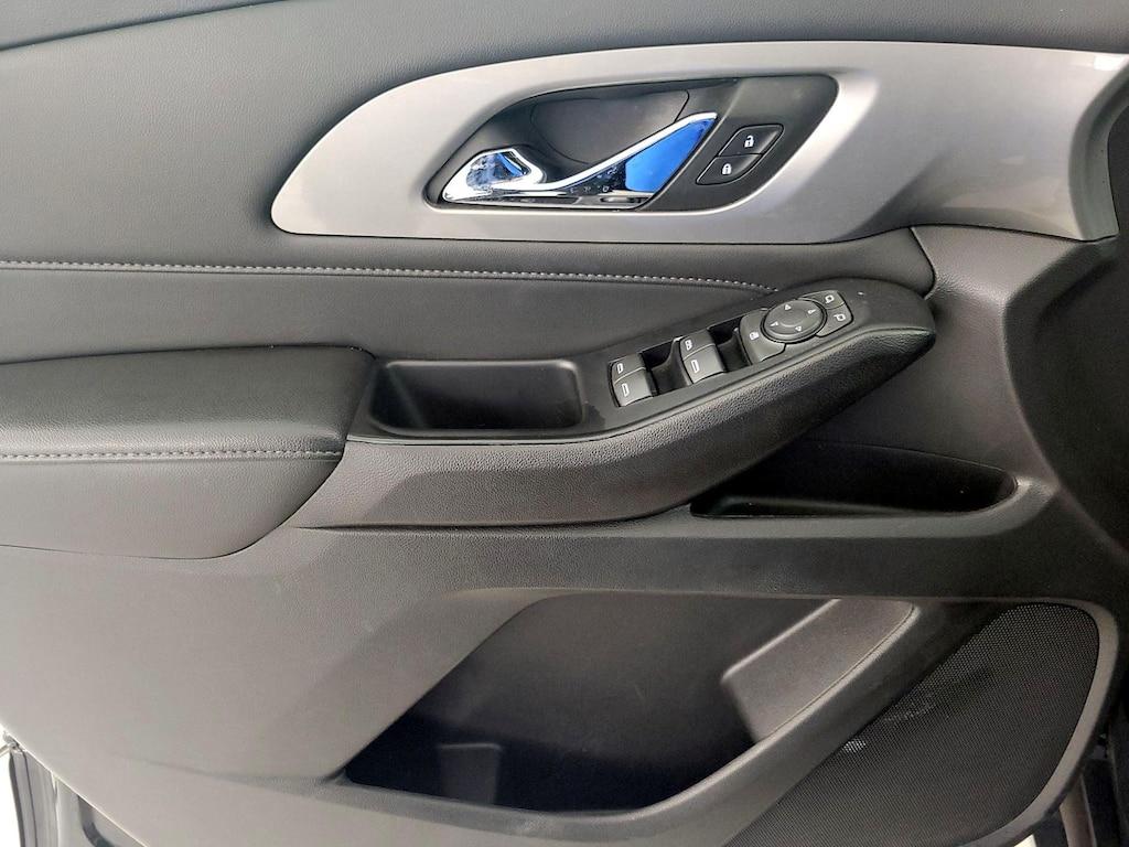 used 2023 Chevrolet Traverse car, priced at $29,998