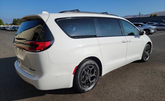 used 2022 Chrysler Pacifica Hybrid car, priced at $34,997