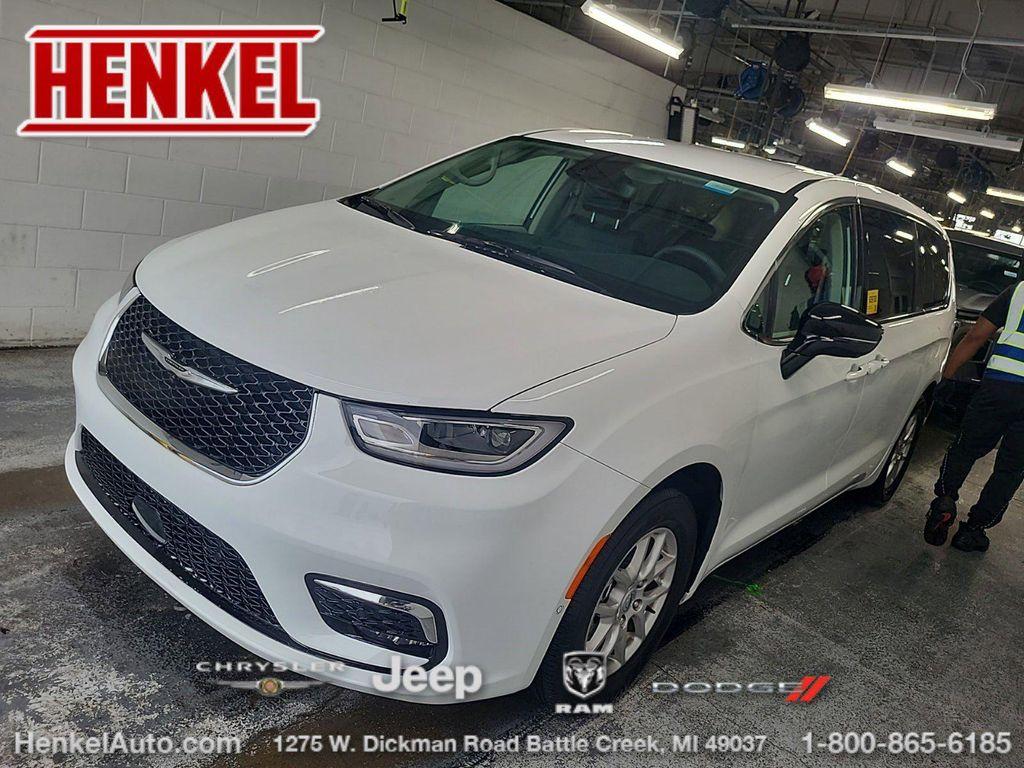 used 2024 Chrysler Pacifica car, priced at $34,996
