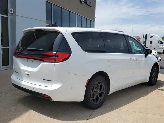 used 2023 Chrysler Pacifica Hybrid car, priced at $38,992