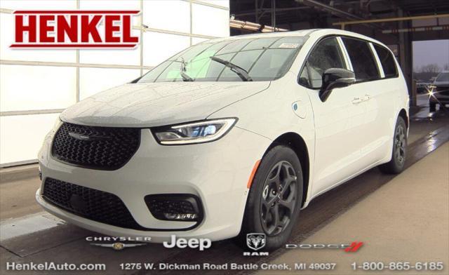 used 2023 Chrysler Pacifica Hybrid car, priced at $38,992