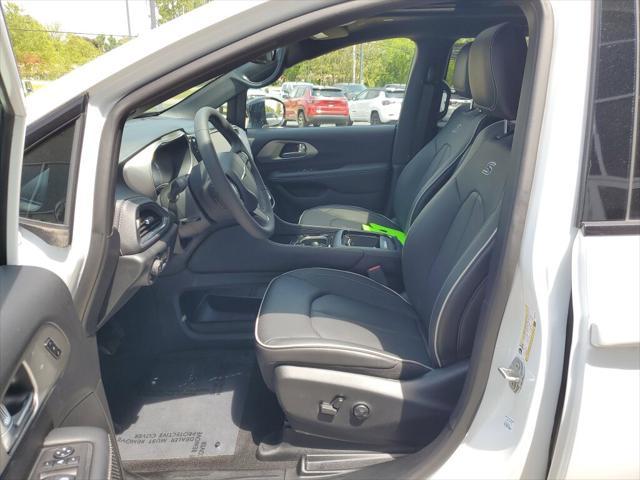 used 2023 Chrysler Pacifica Hybrid car, priced at $38,992