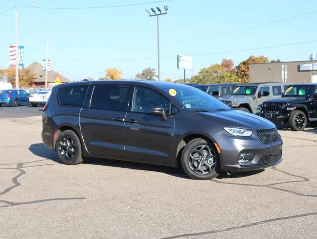 used 2022 Chrysler Pacifica Hybrid car, priced at $30,996