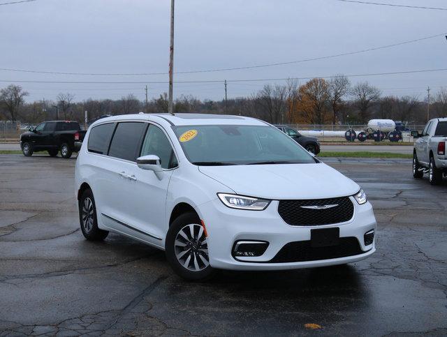 used 2022 Chrysler Pacifica Hybrid car, priced at $32,996