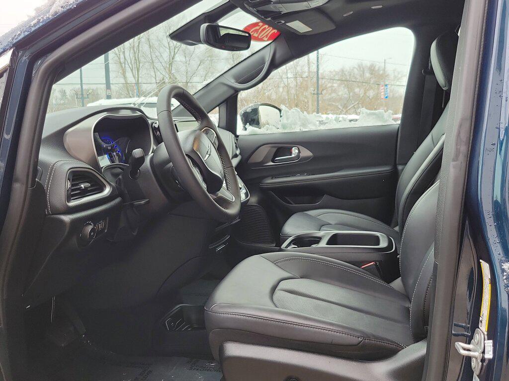 used 2025 Chrysler Pacifica car, priced at $39,992