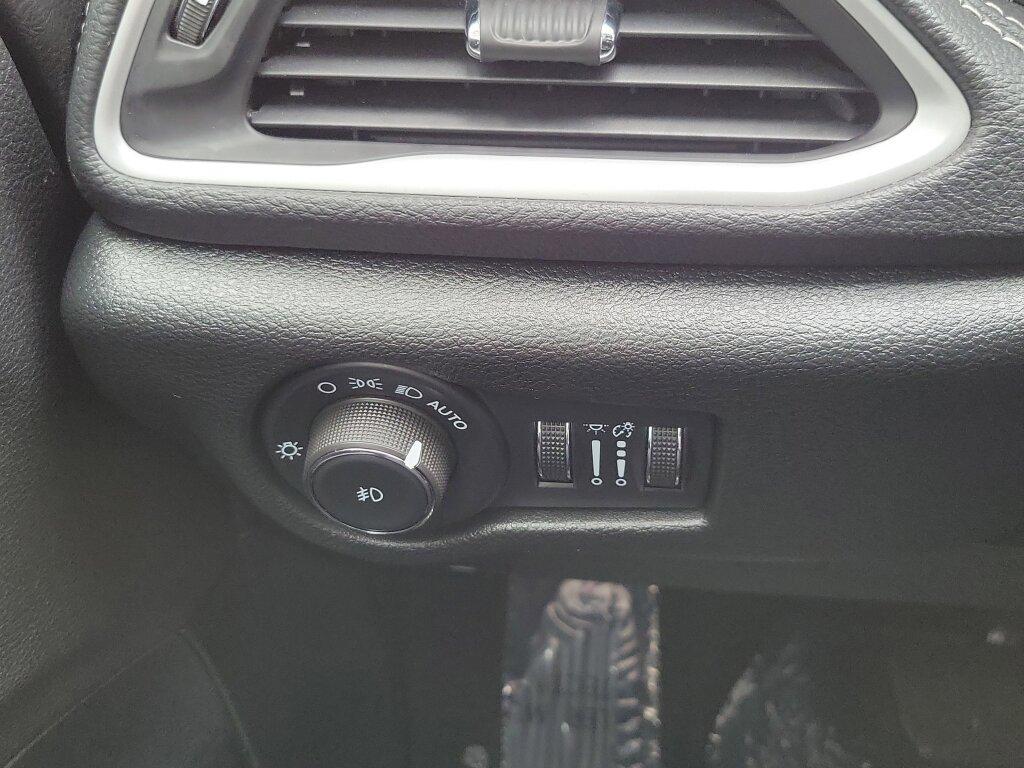 used 2025 Chrysler Pacifica car, priced at $39,992