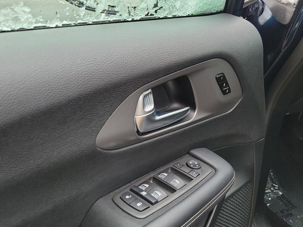 used 2025 Chrysler Pacifica car, priced at $39,992