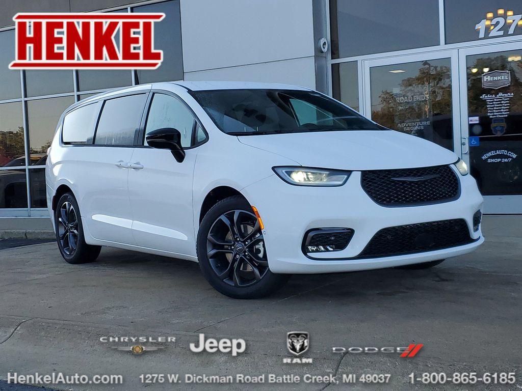 new 2026 Chrysler Pacifica car, priced at $43,495