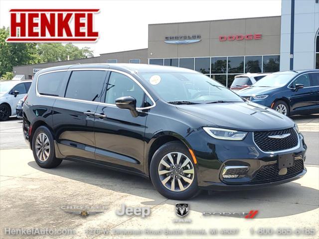used 2023 Chrysler Pacifica Hybrid car, priced at $29,996