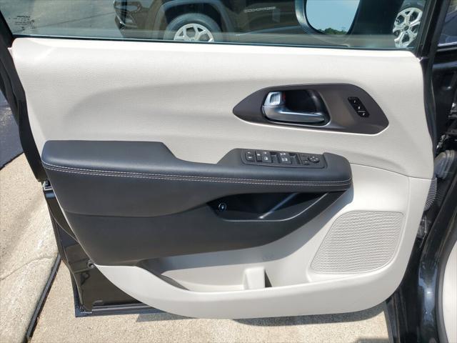 used 2023 Chrysler Pacifica Hybrid car, priced at $29,996