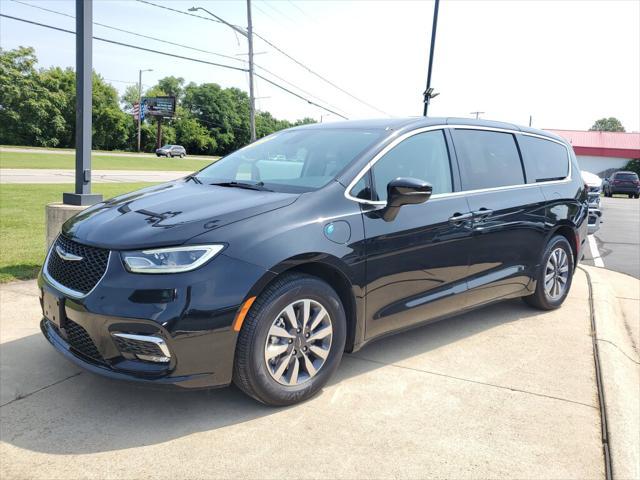 used 2023 Chrysler Pacifica Hybrid car, priced at $29,996