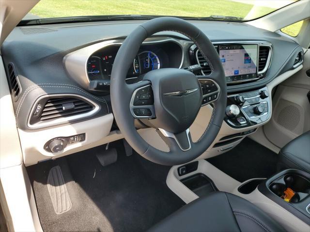 used 2023 Chrysler Pacifica Hybrid car, priced at $29,996