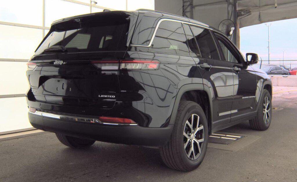 used 2024 Jeep Grand Cherokee car, priced at $34,992