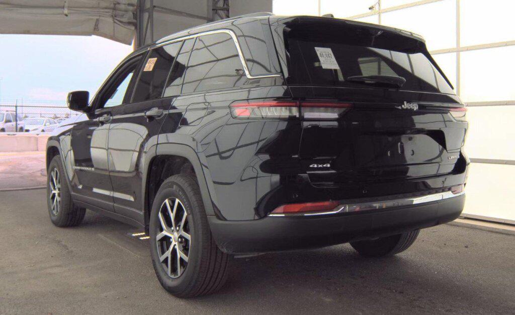used 2024 Jeep Grand Cherokee car, priced at $34,992