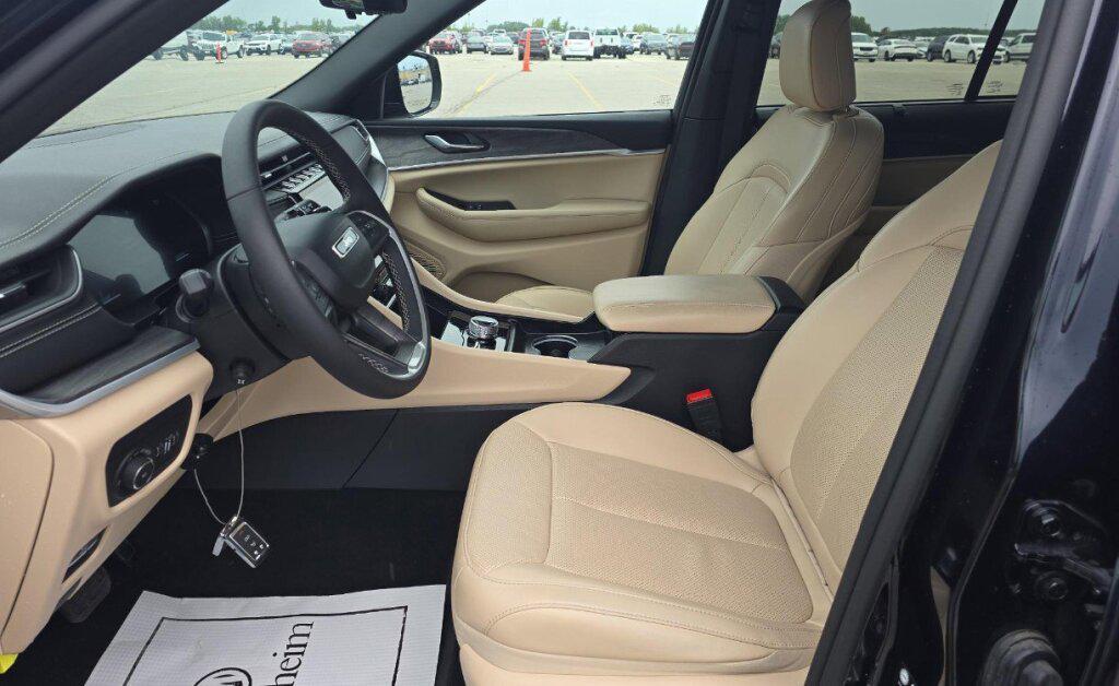 used 2024 Jeep Grand Cherokee car, priced at $34,992