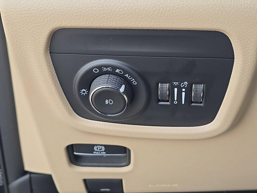 used 2024 Jeep Grand Cherokee car, priced at $34,992