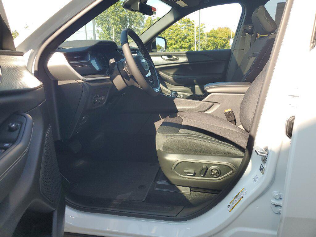 new 2025 Jeep Grand Cherokee L car, priced at $39,595