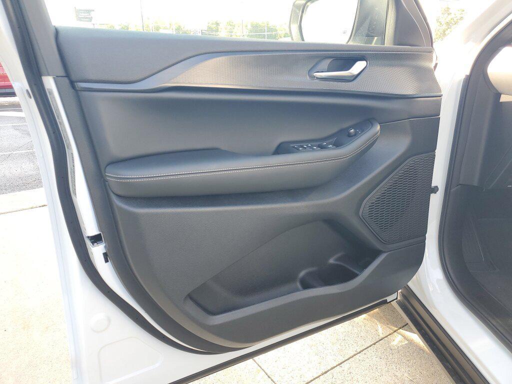 new 2025 Jeep Grand Cherokee L car, priced at $39,595