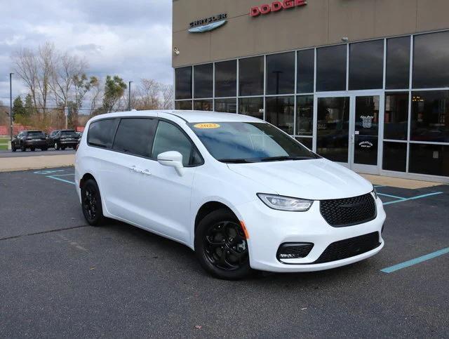 used 2022 Chrysler Pacifica Hybrid car, priced at $29,996